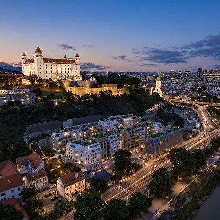 Danube&castle-side New Residence,old Town, Free Parking *